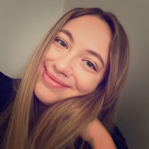 Meet your Posher, Alyssa